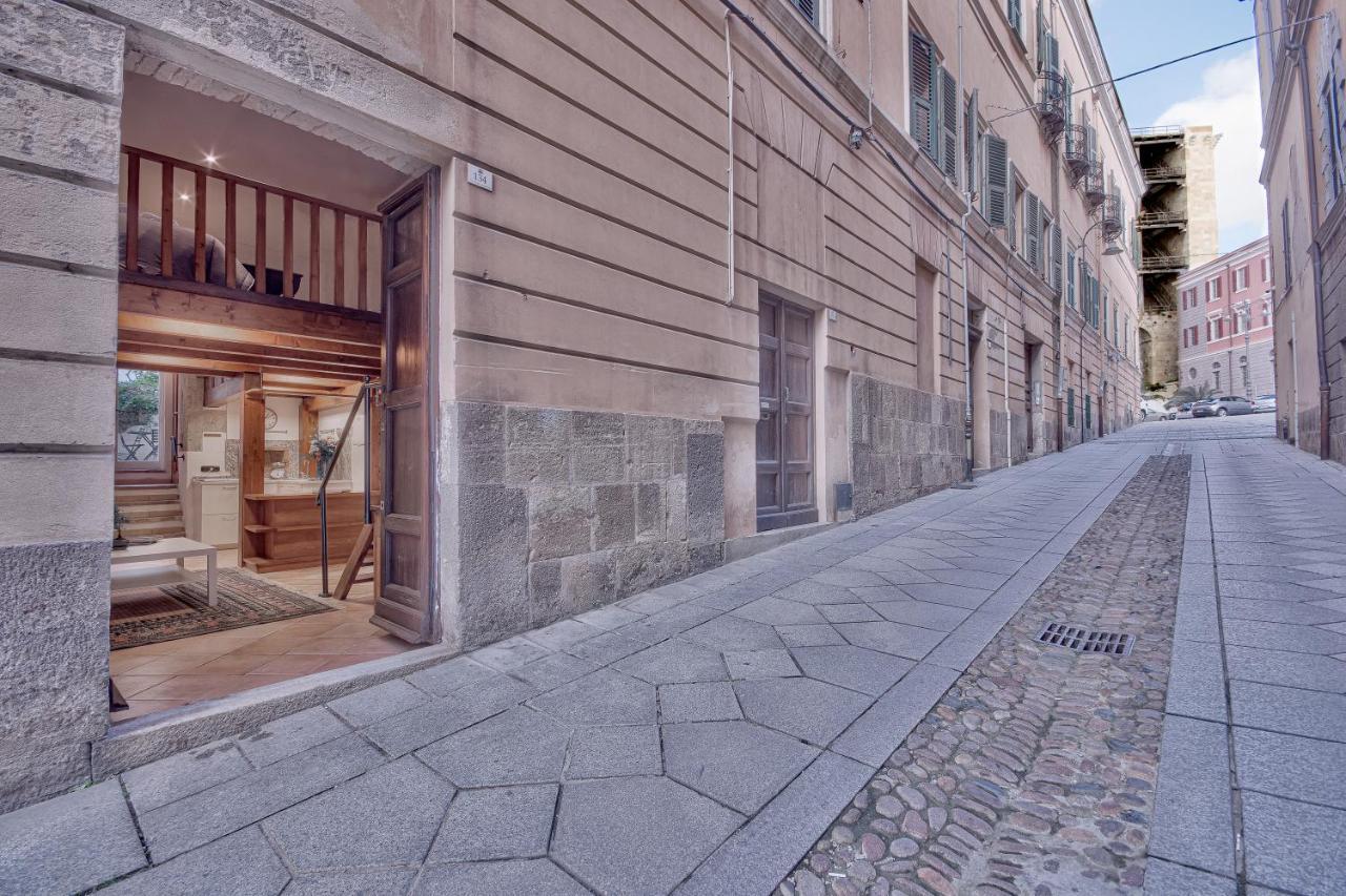 Right House - Small Garden In Old Town - Historical Castle District Cagliari Buitenkant foto