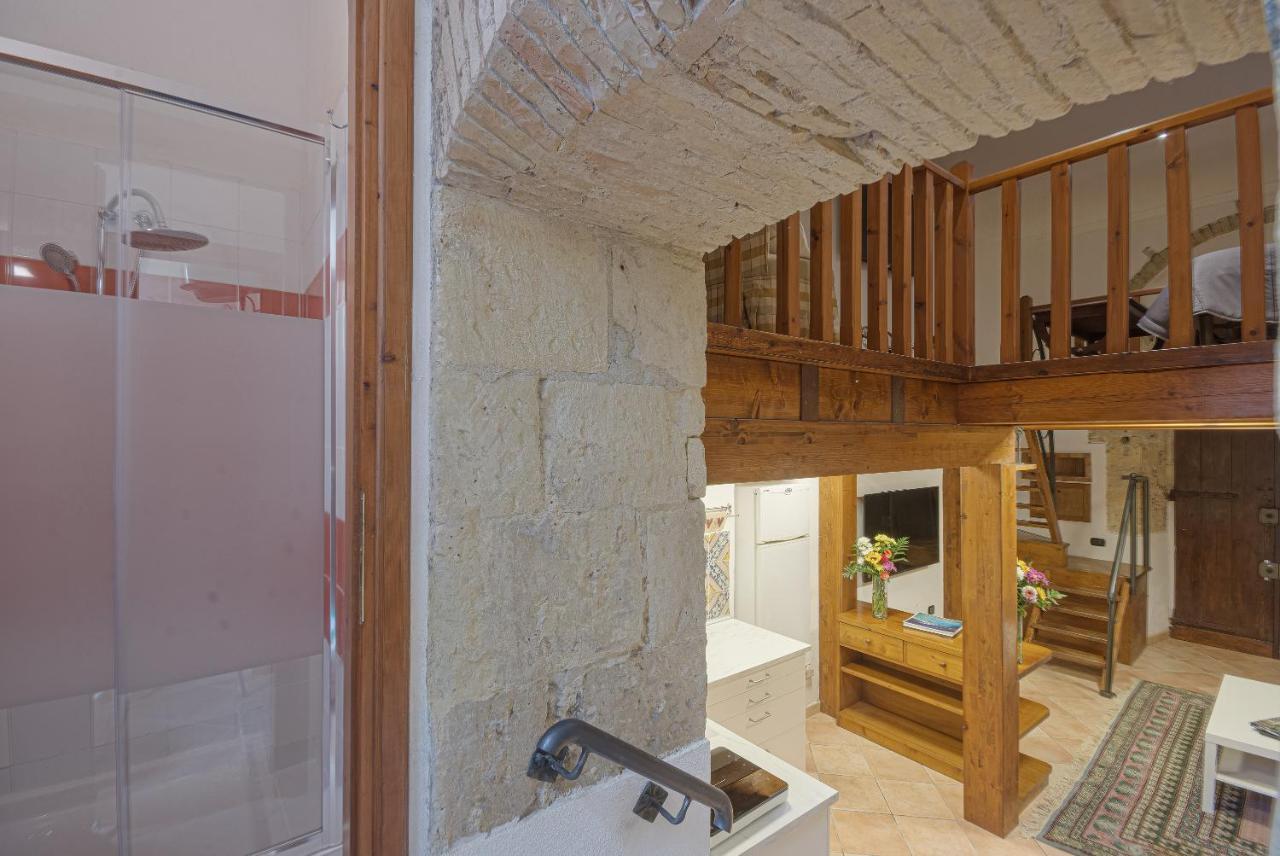 Right House - Small Garden In Old Town - Historical Castle District Cagliari Buitenkant foto